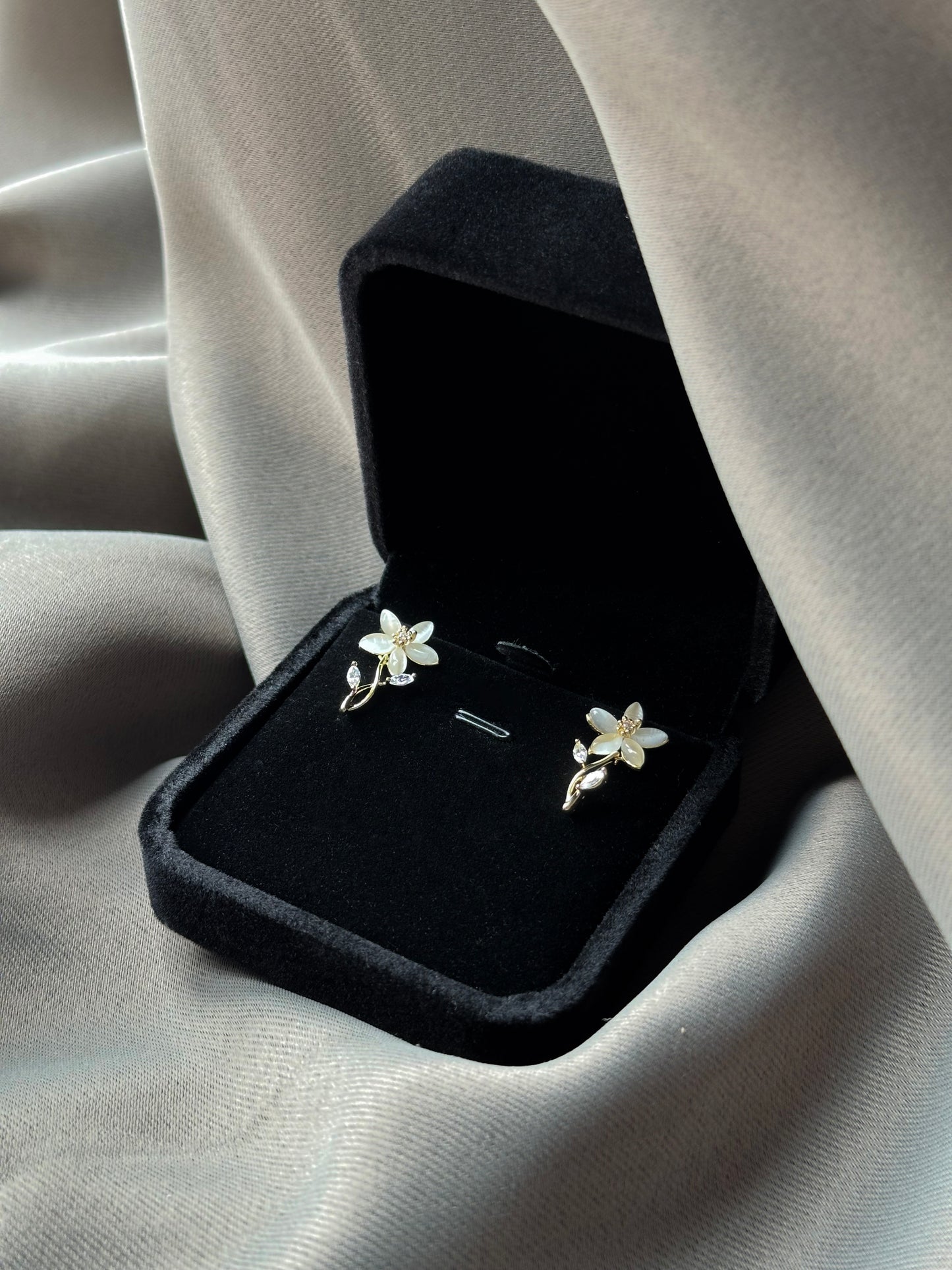 Macy Lux Blossom Crystal Earrings - ELCY ISLAND