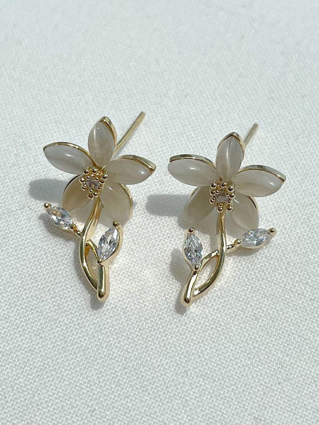 Macy Lux Blossom Crystal Earrings - ELCY ISLAND