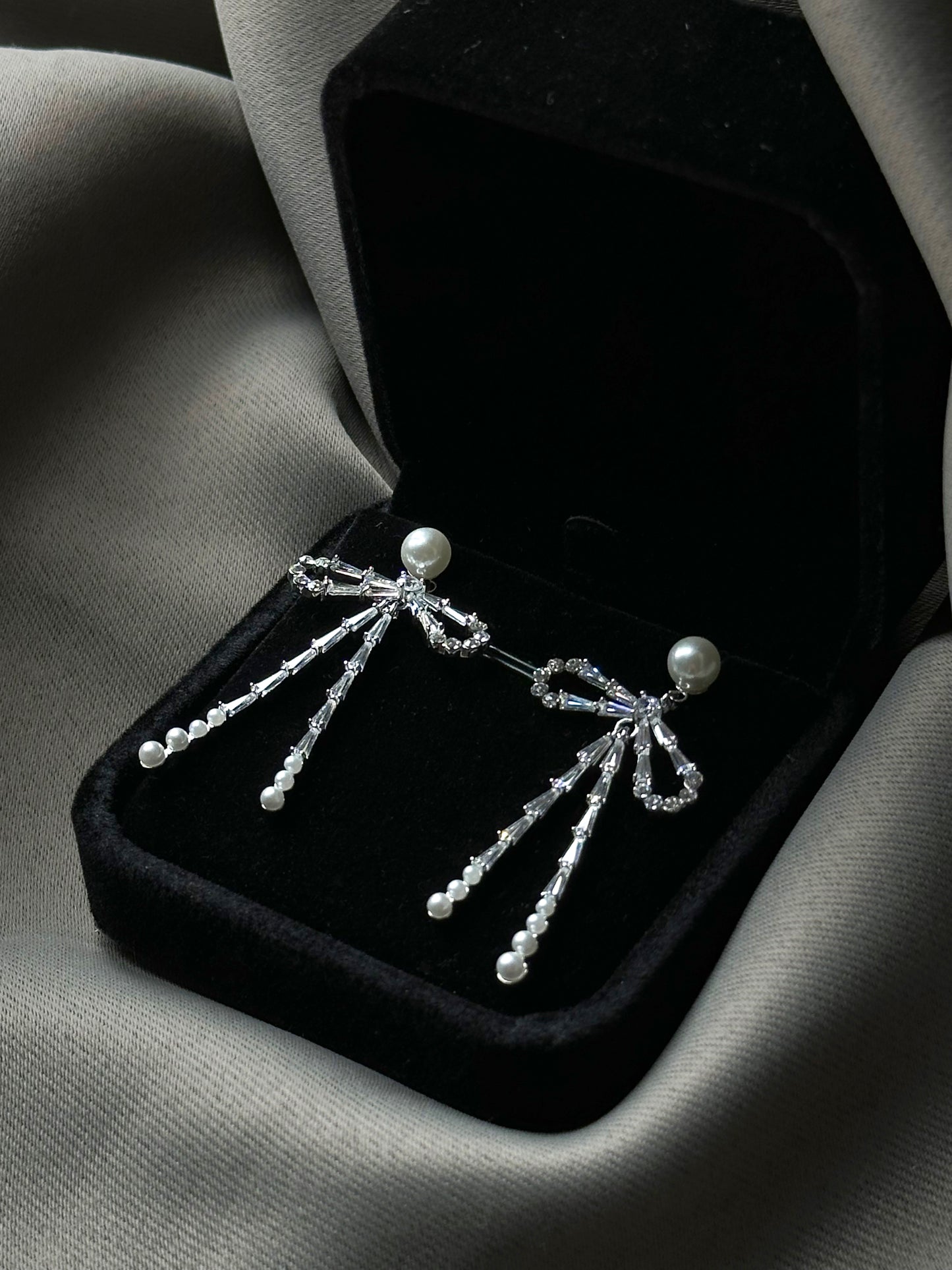 Ella Silver Ribbon Earrings - ELCY ISLAND