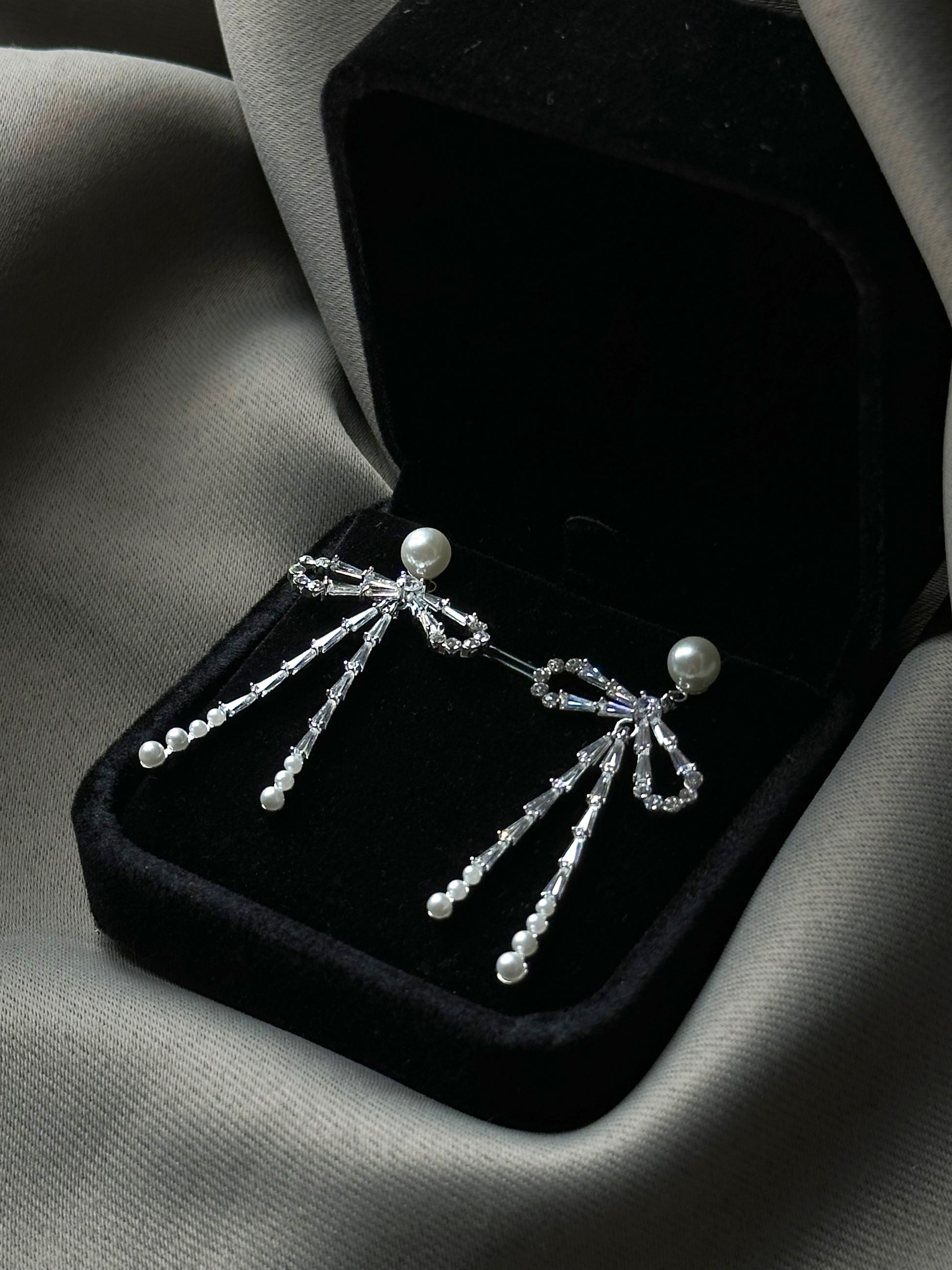 Ella Silver Ribbon Earrings - ELCY ISLAND